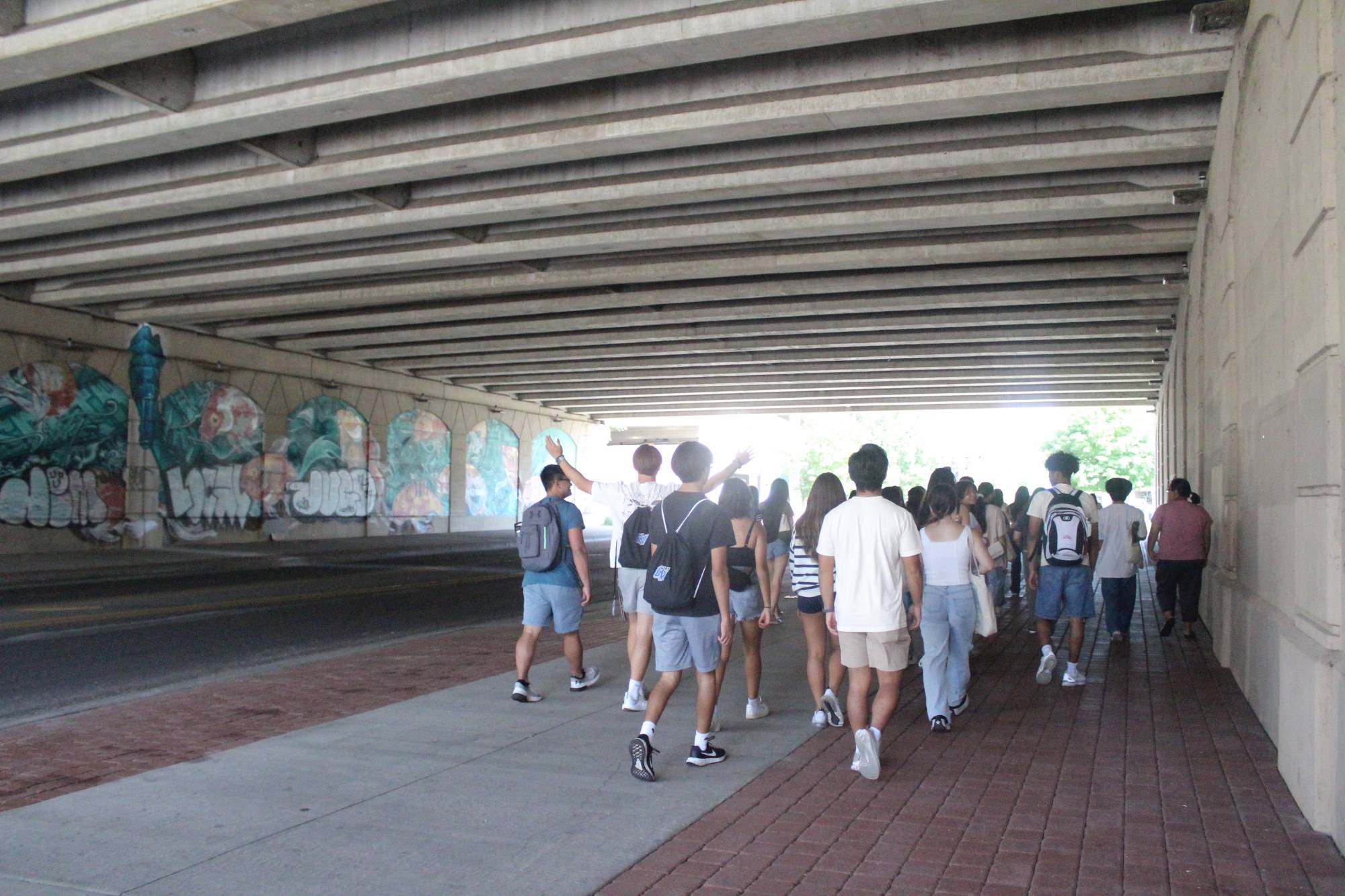 Students walking in Downtown Grad Rapids